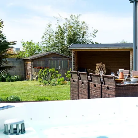 Holiday home Maison Recente Proche Centre-ville, 8 Personnes