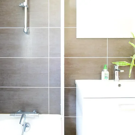 度假居 Maison Recente Proche Centre-ville, 8 Personnes *