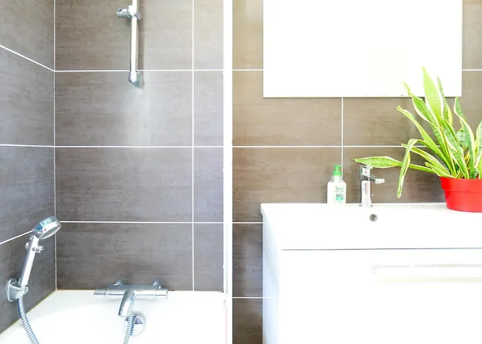 Prázdninový dům Maison Recente Proche Centre-ville, 8 Personnes *